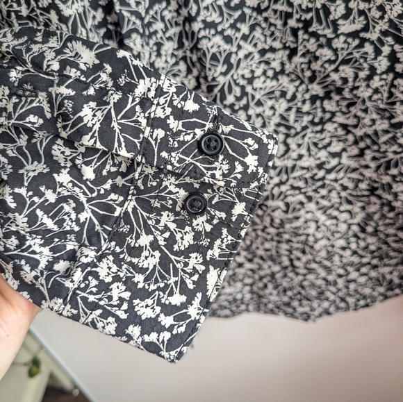 H&M slim fit floral long sleeve shirt - Picture 5 of 7